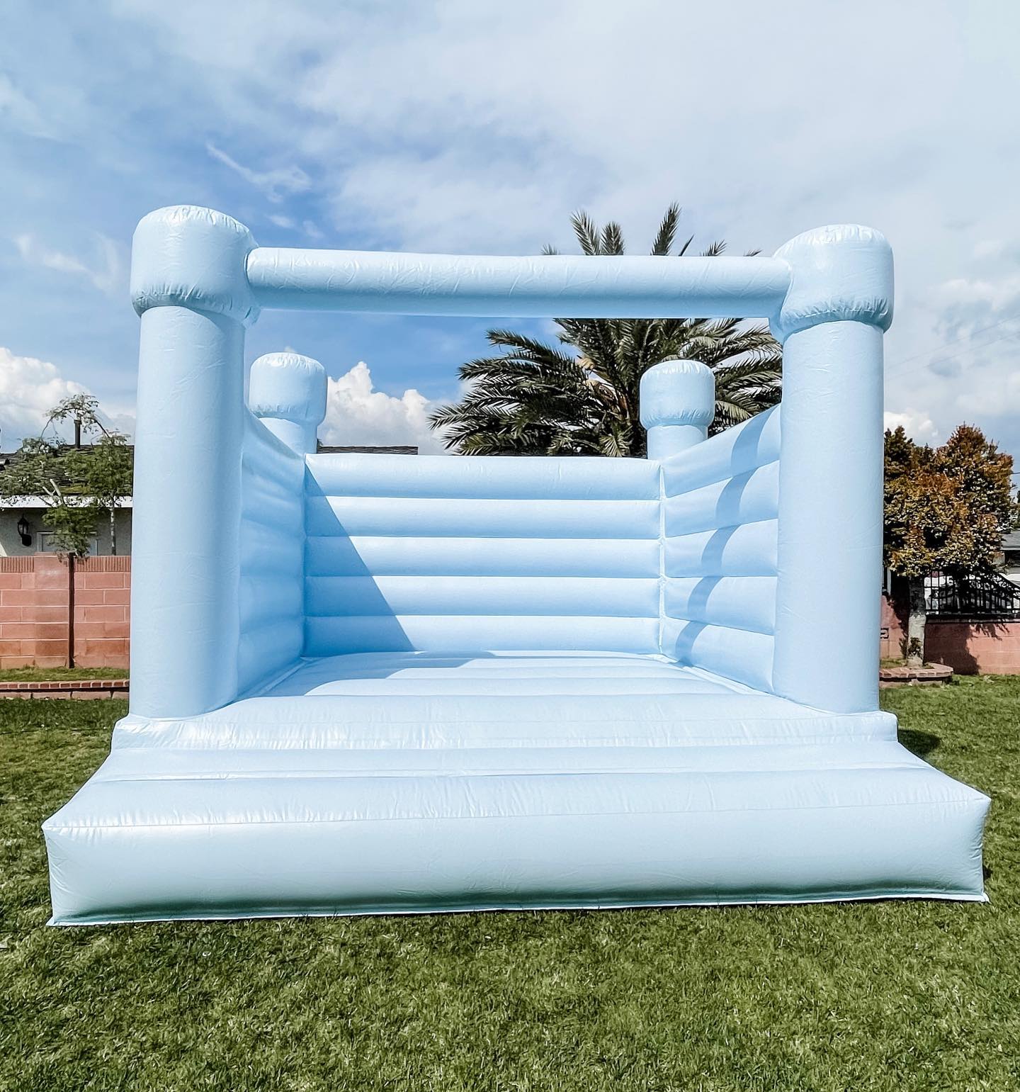 Inflatable White Bounce House Professional Jumping Bouncy Castle Bouncer for Wedding Party with Air Blower Balloons Carrying Bag Repair kit